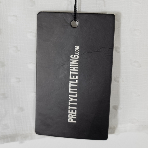 ✅️ Pretty Little Thing White Dobby Mesh Cup Detail Long Sleeve Crop Top - Picture 7 of 8